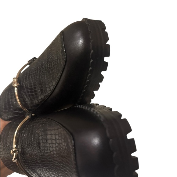 Vince Camuto Black Textured Loafers with Gold Detail brand new - Picture 8 of 14